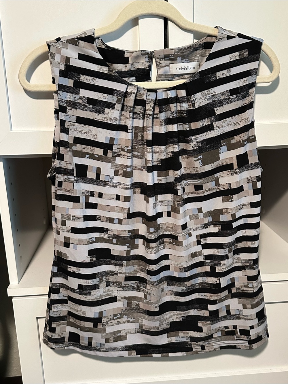 Calvin Klein Abstract Geometric Print Sleeveless Blouse. Size Medium